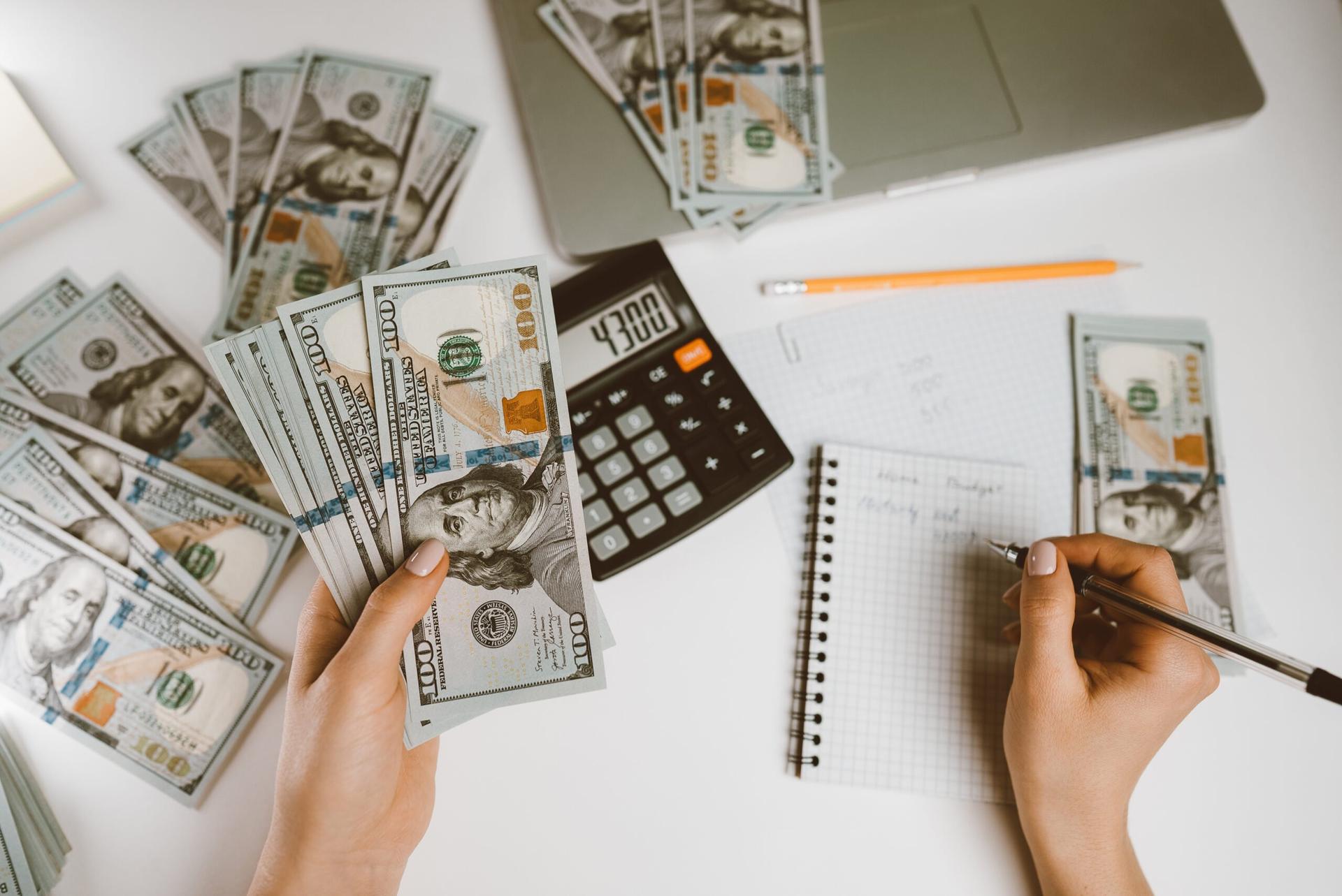 mengatur keuangan bisnis