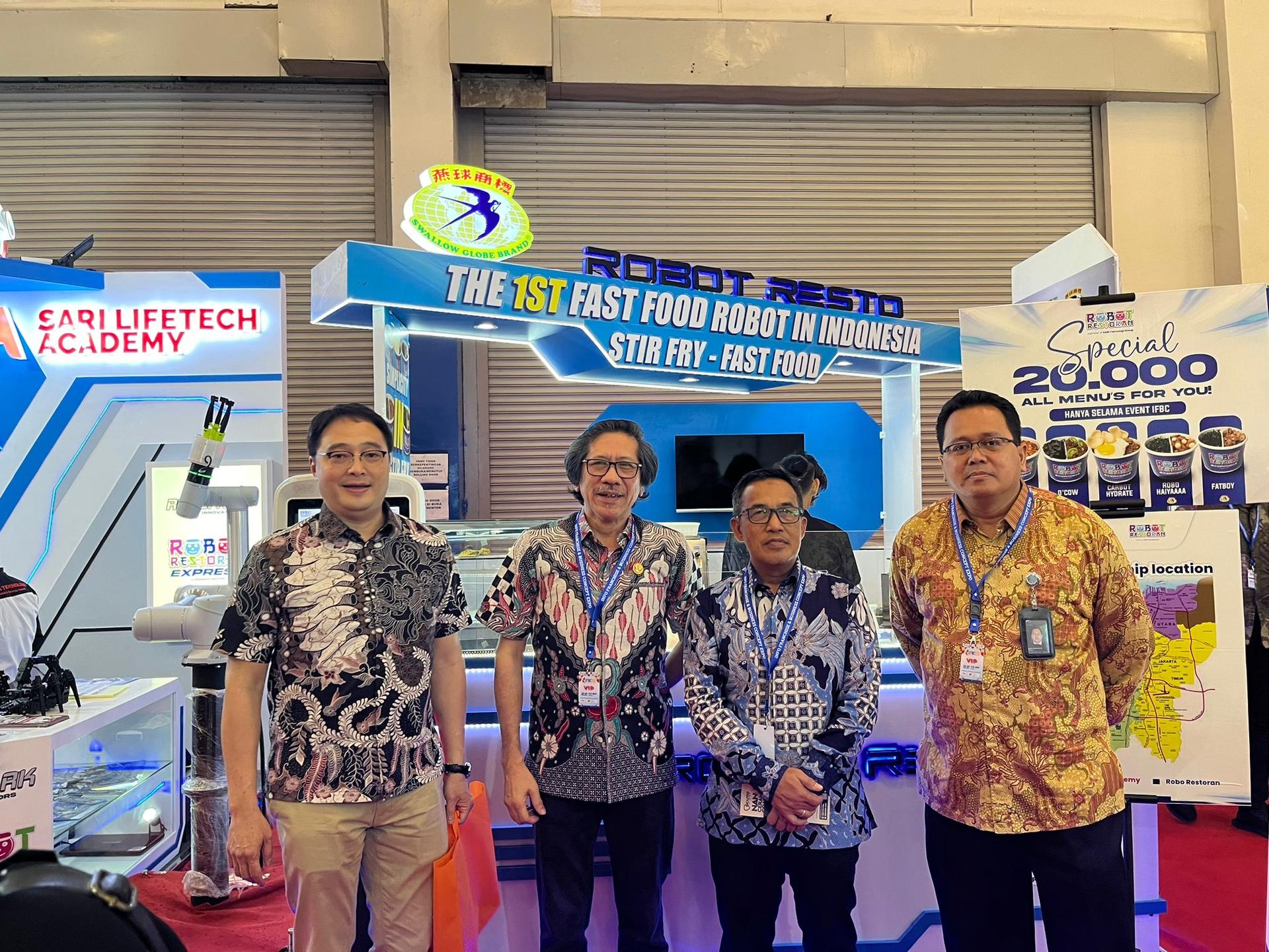 Mengenal Robot Restoran Express, Restoran Dengan Robot Pemasak Pertama di Indonesia