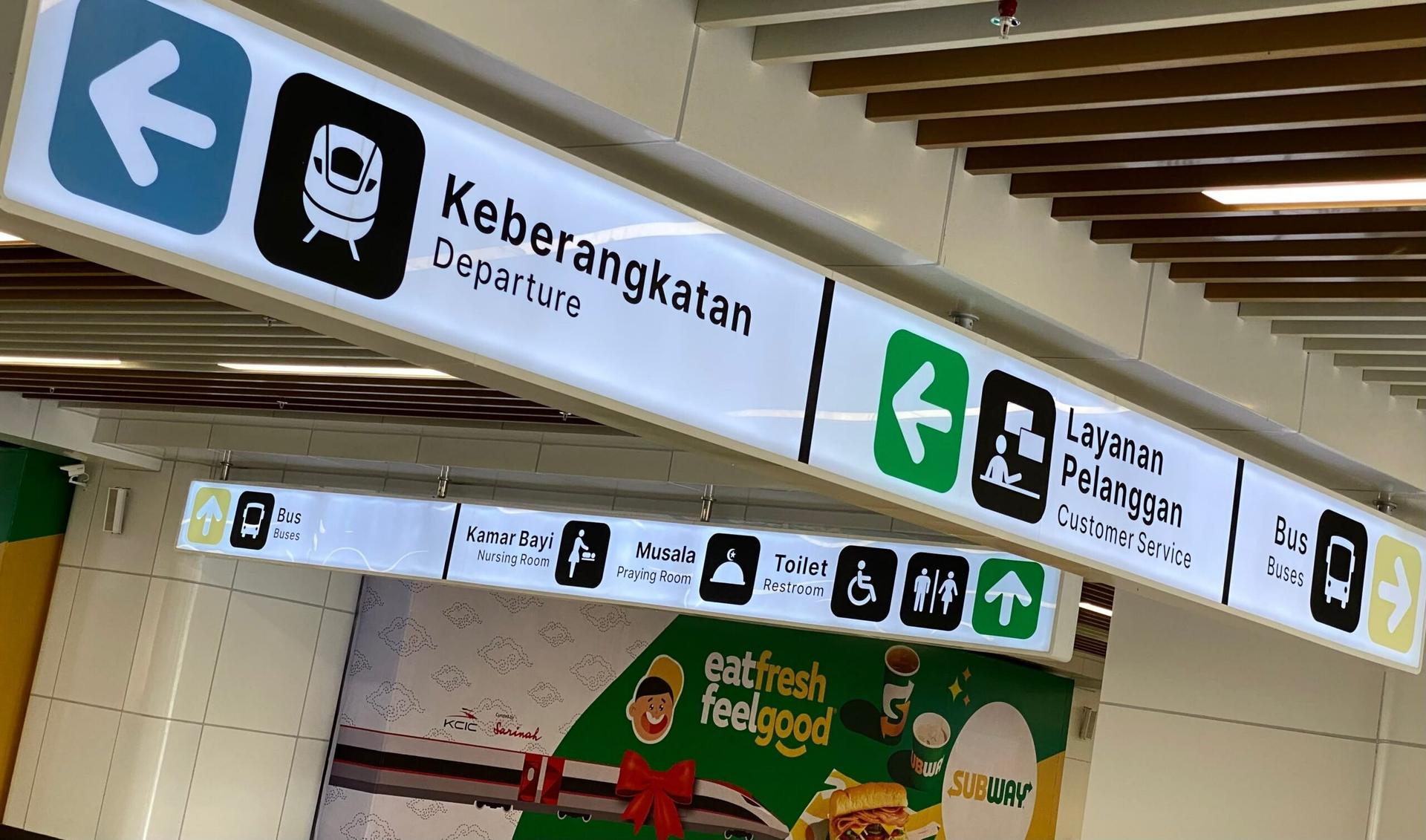 penumpang Whoosh waisak