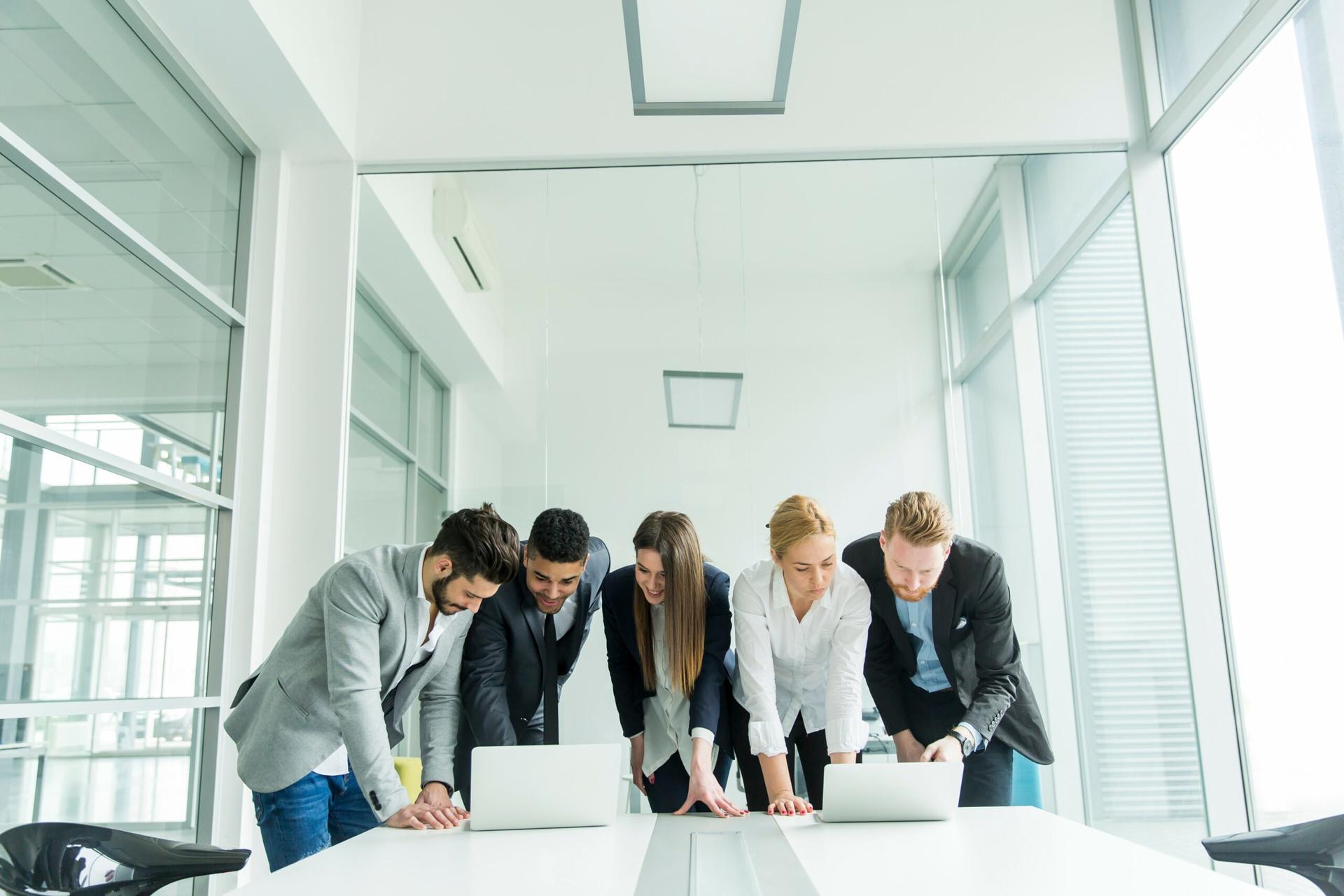 mengembangkan karier