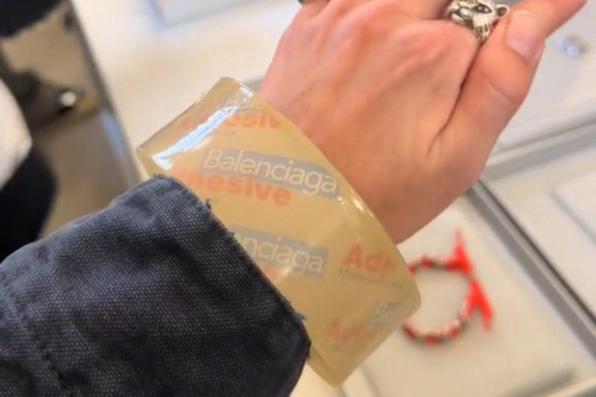 gelang selotip balenciaga
