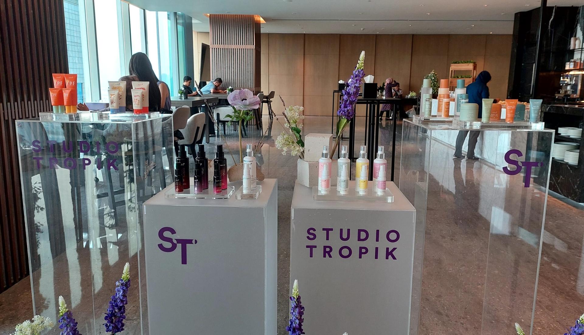 logo studio tropik