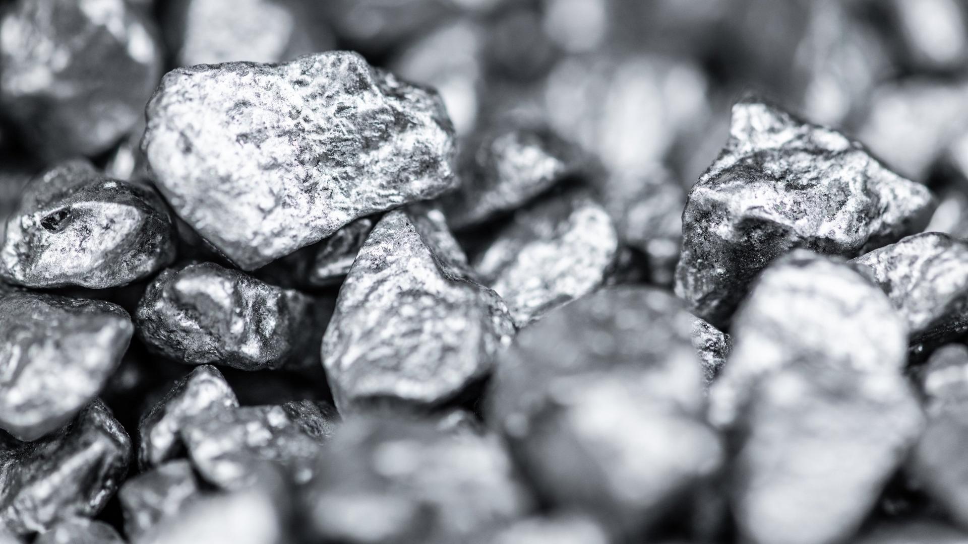 Harga Nikel September