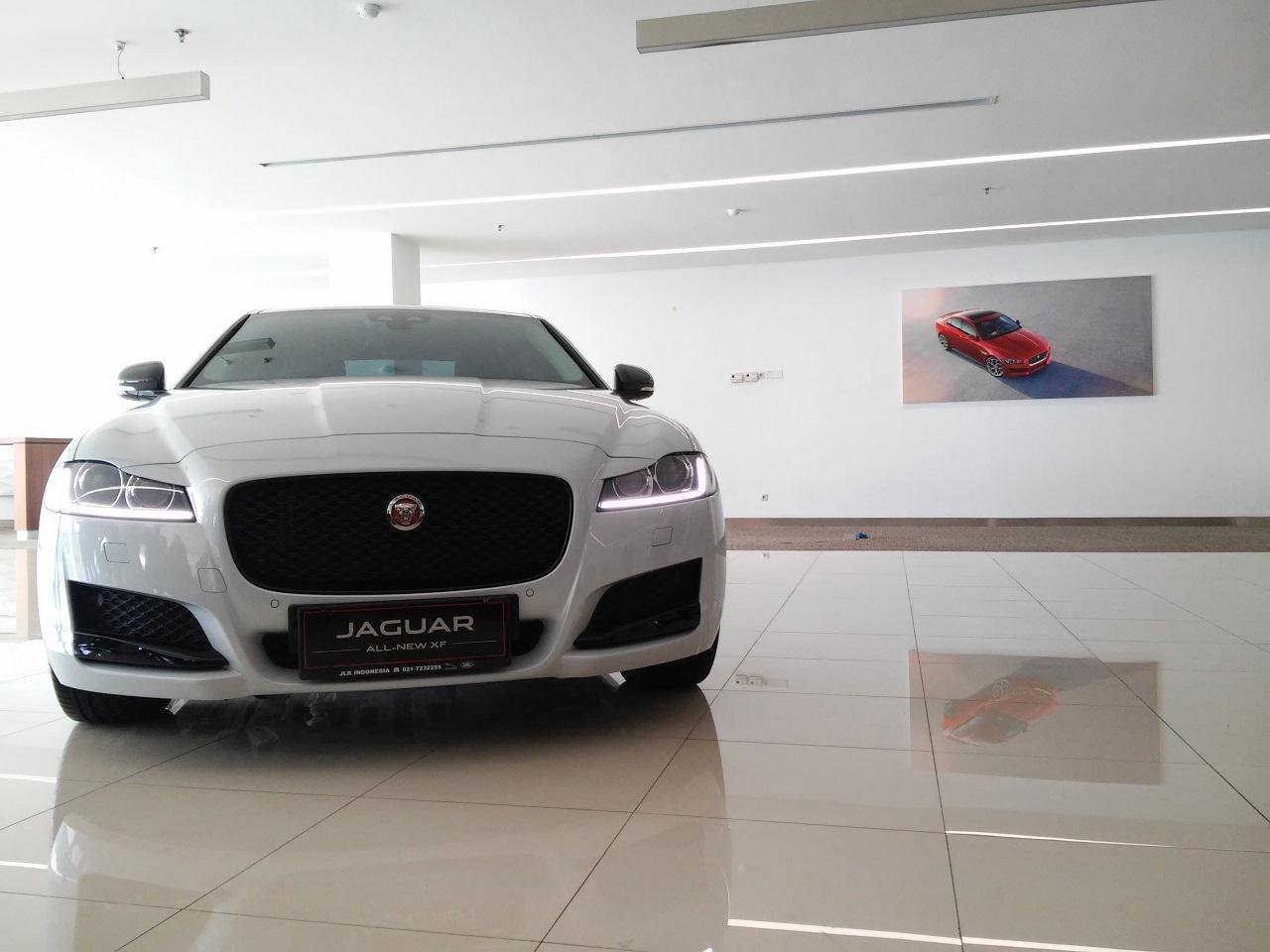 Jaguar New XF 2.0 Black Jack