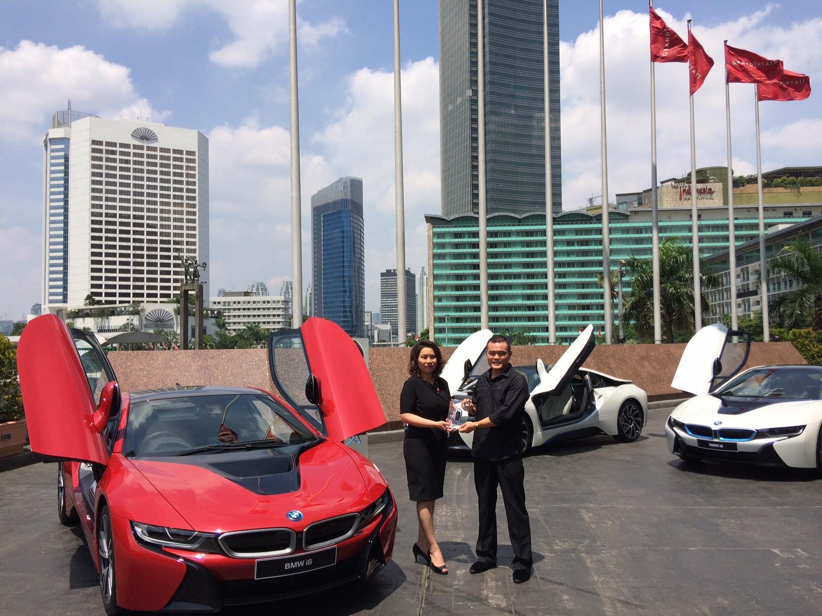 Penyerahan BMW i8 Protonic Red