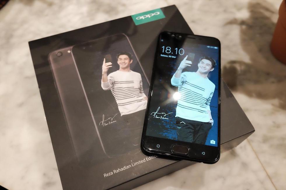 Oppo F3 Reza Rahadian