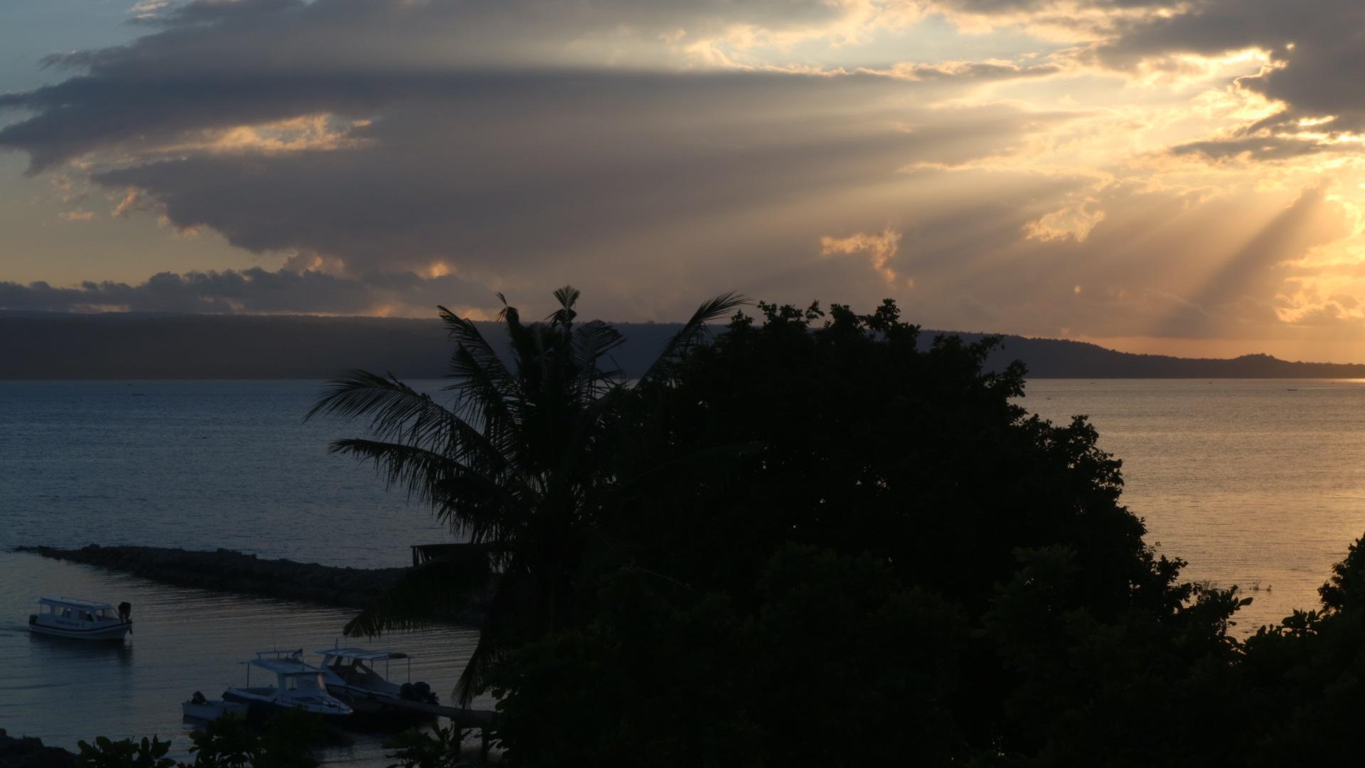 Matahari Terbit di Tanjung Menangis Sumbawa