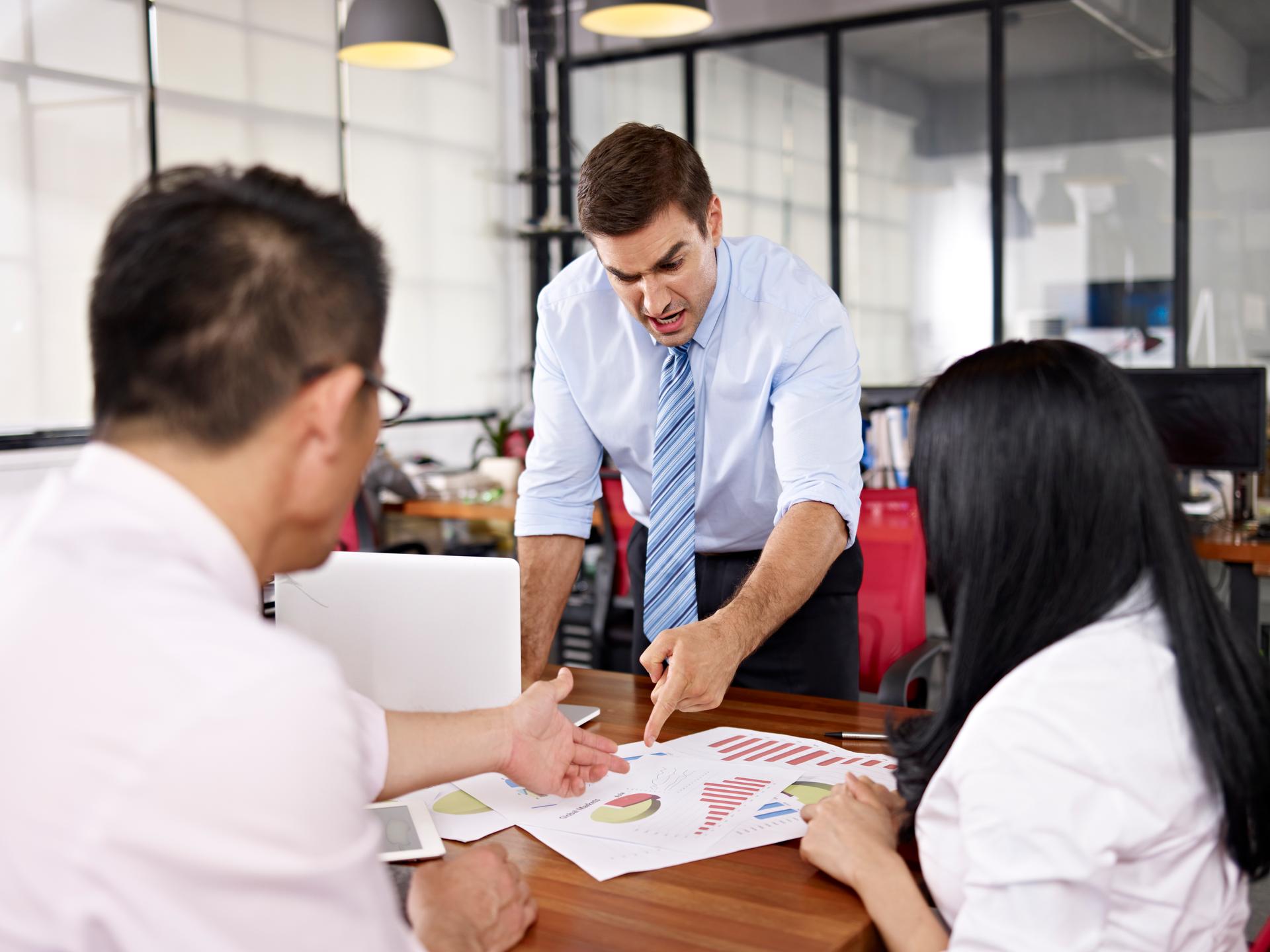 menghadapi bos ngamuk