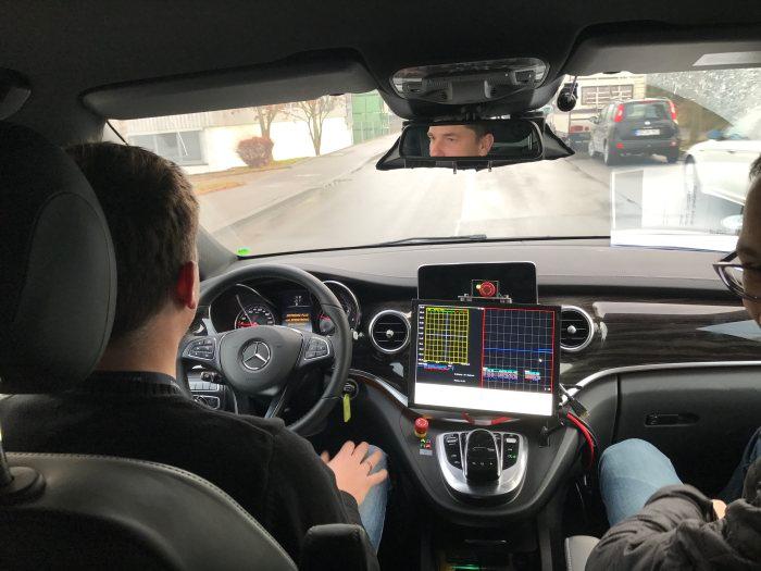 Ilustrasi teknologi mobil otonom Mercedes-Benz