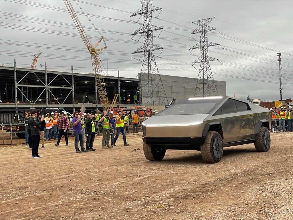 Ilustrasi Produksi Model Tesla Cybertruck molor sampai 2023