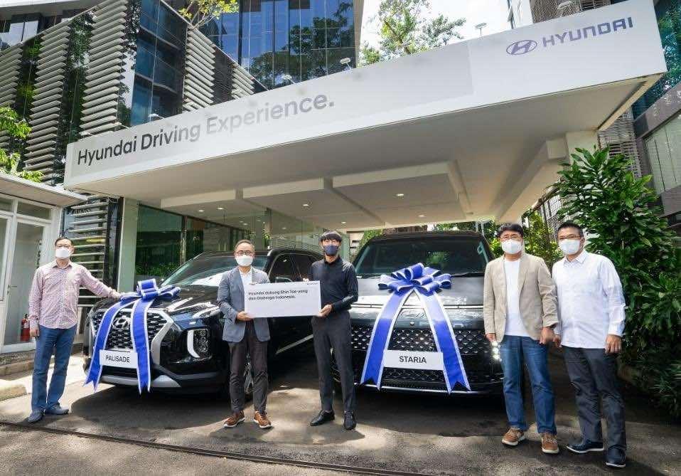 PT Hyundai Motors Indonesia serahkan mobil All-New Palisade dan Staria kepada Shin Tae-Yong.