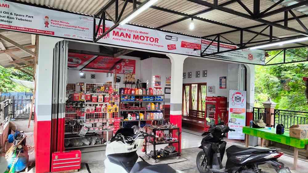 Contoh bengkel binaan Yayasan AHM dalam program Astra Honda Youthpreneurship Program (AHYPP) FIF Group.