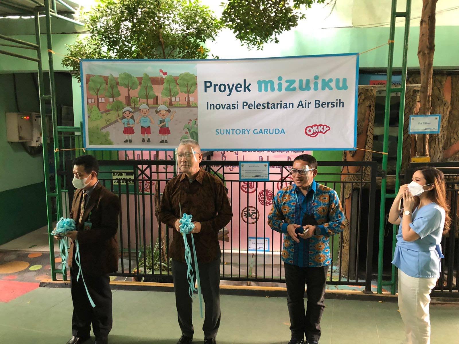 Suasana peresmian sarana konservasi air binaan Mizuiku di SDI PB Soedirman