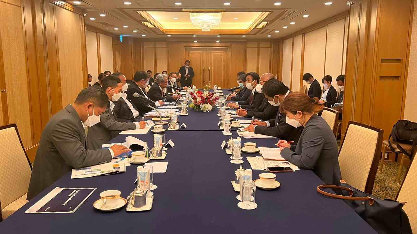 Suasana pertemuan terkait komitmen investasi pengembangan mobil listrik Toyota di Indonesia