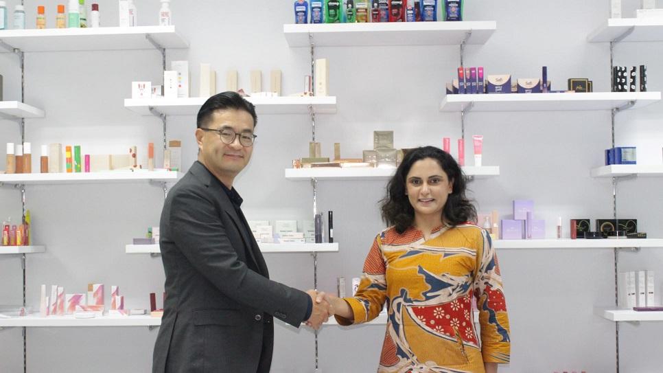 Perkuat Jaringan Brand dan Distribusi, RAENA Gandeng COSMAX