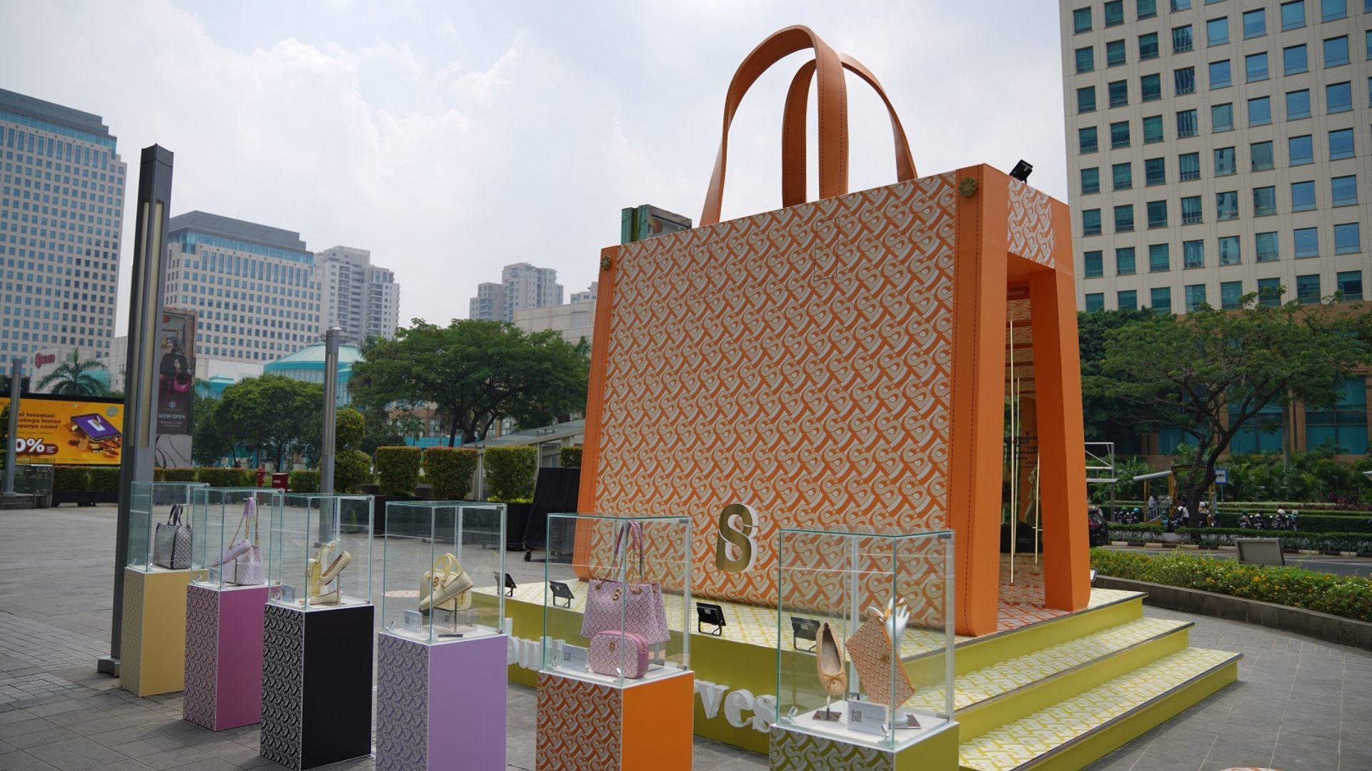 Buttonscarves Bimu Monogram Instalasi