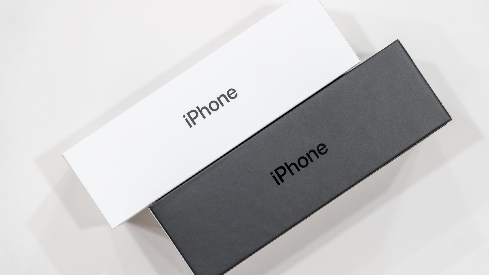 iPhone Pertama Laku Di Pelelangan, Harganya Tembus Ratusan Juta