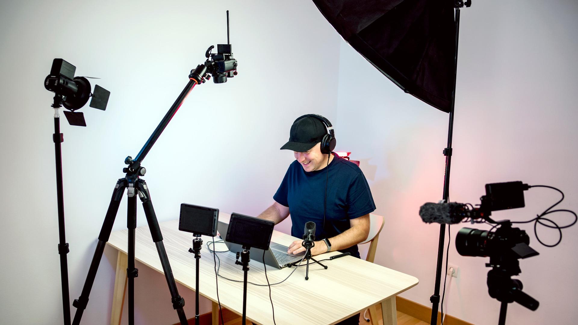 Membuat Konten Di YouTube: Harus Menarik atau Otentik?