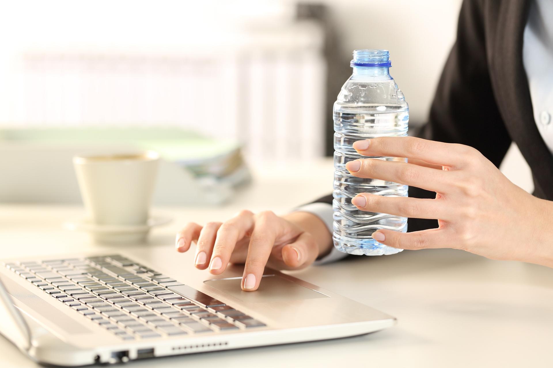 air mineral dalam botol pilihan gen z