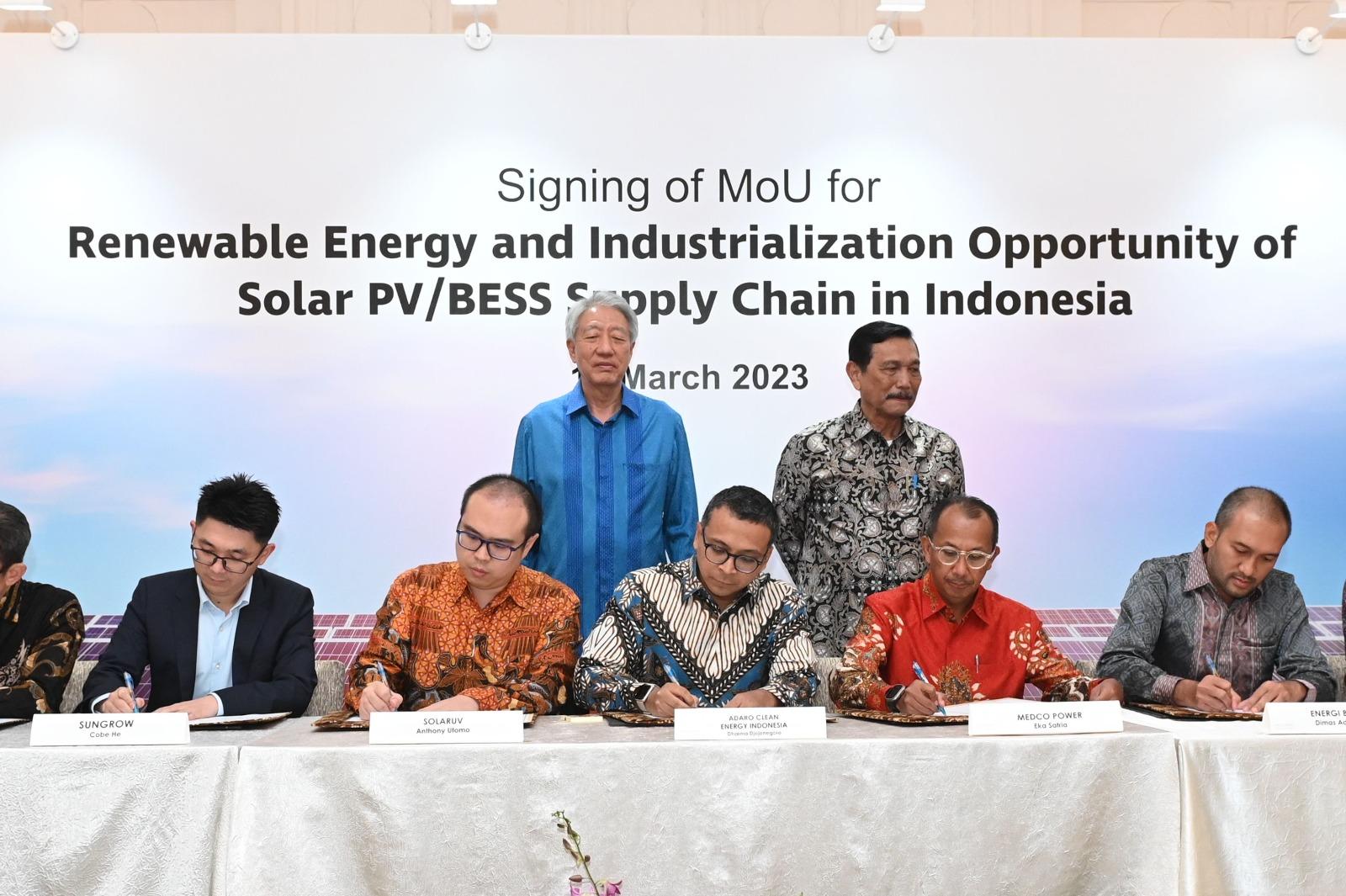 Utomo SolaRUV panel surya