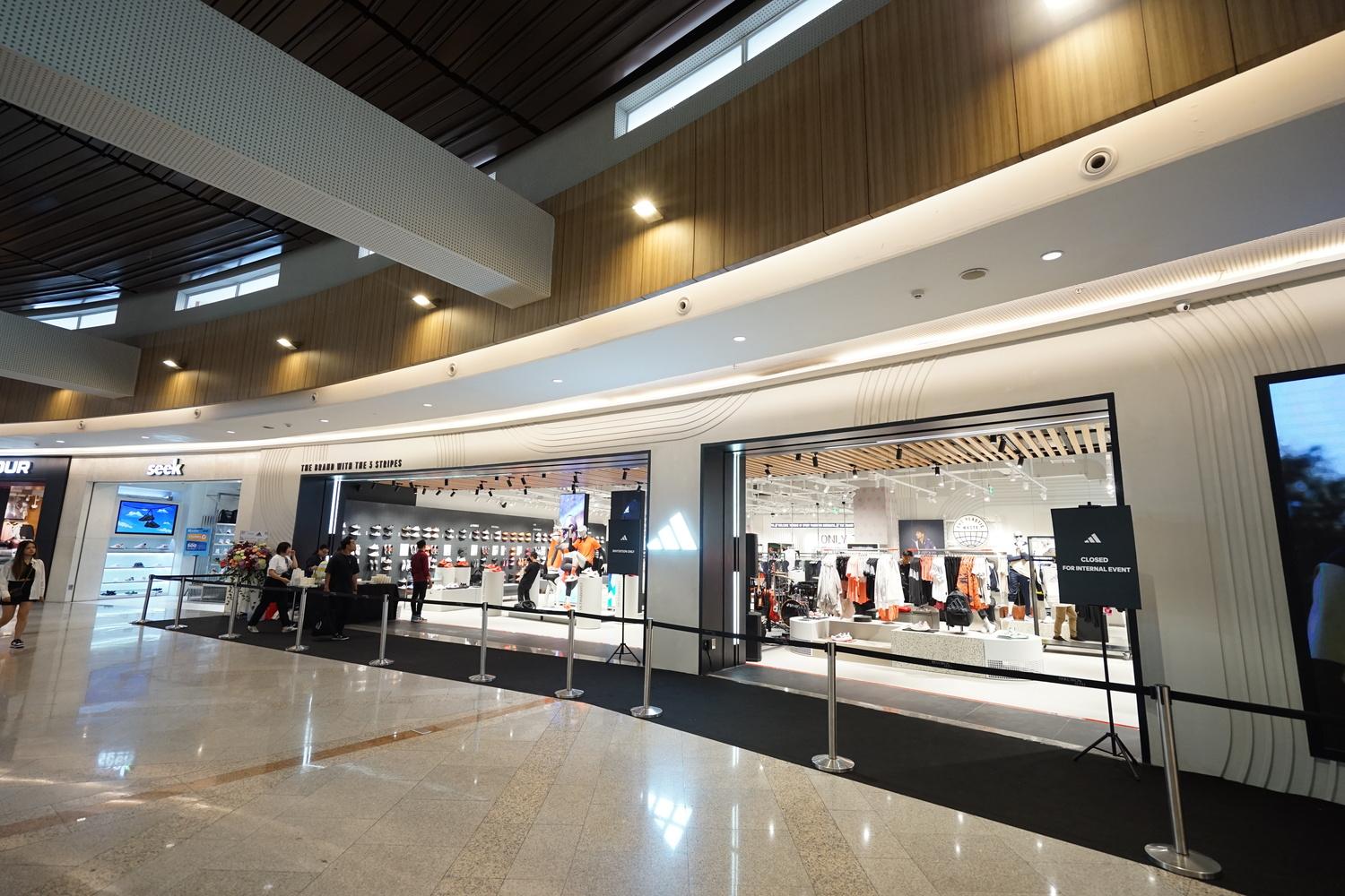 adidas buka kembali gerai