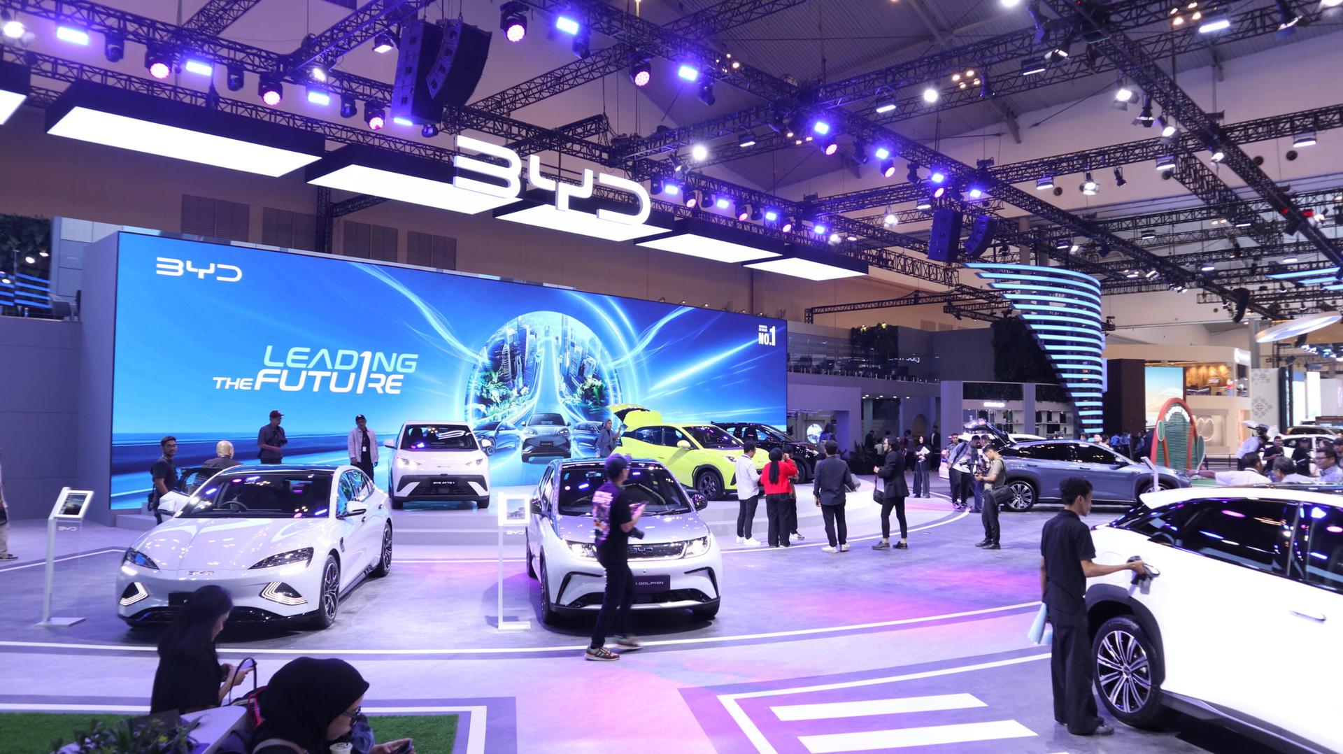 Meriahkan GIIAS 2025, BYD Bawa Supercar yang Bisa Joget