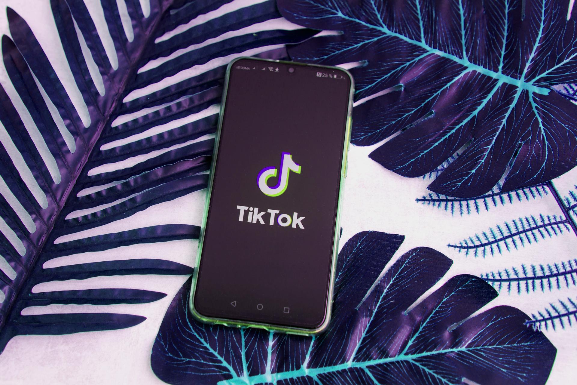 TikTok dan Apple Music Hadirkan Fitur Streaming Lagu Penuh dan Listening Party