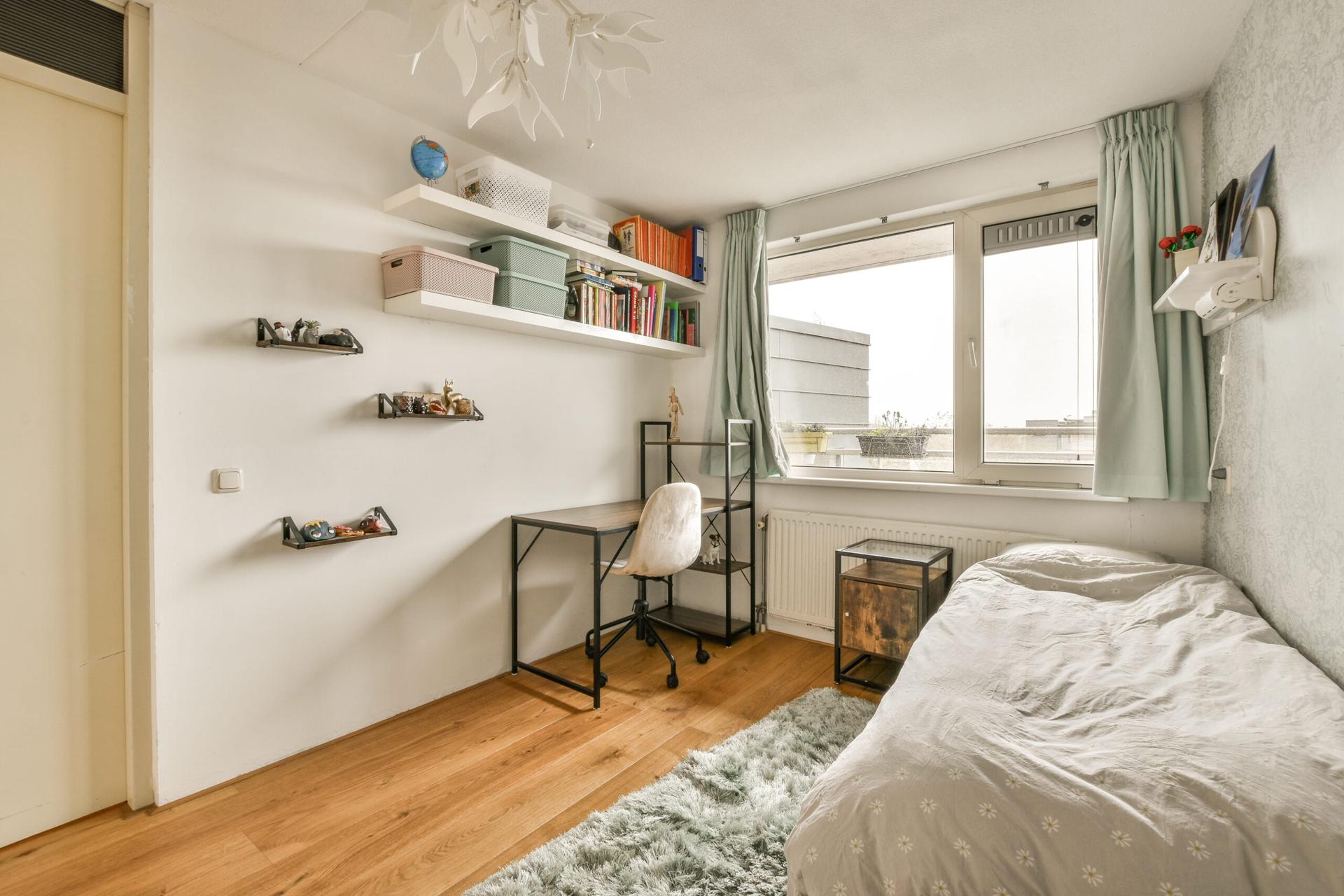 ruangan kecil terlihat luas