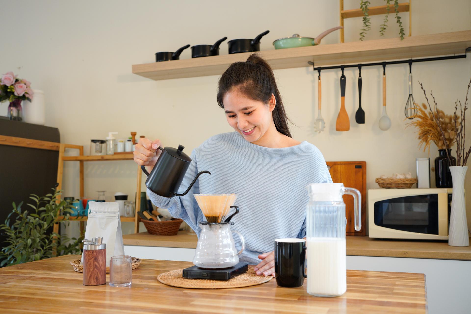 membuat kopi di rumah